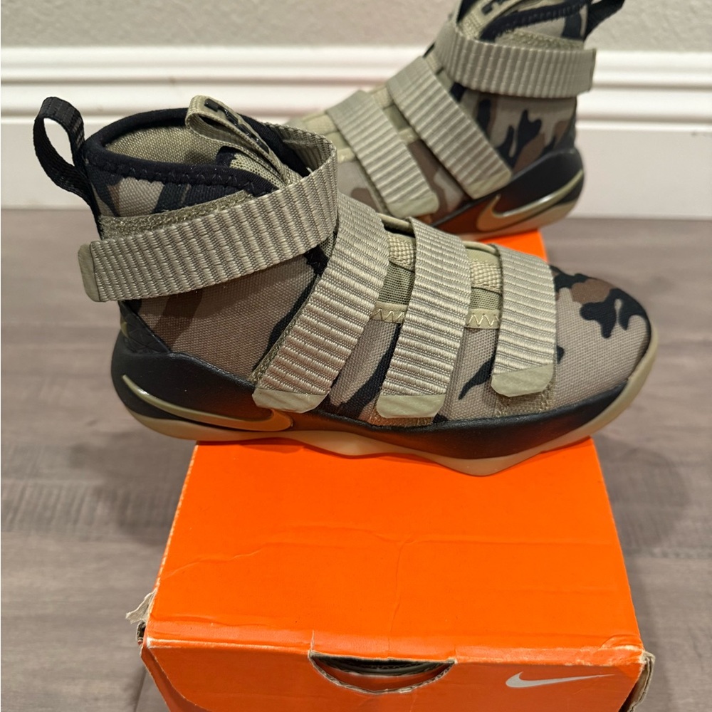 Kids Camouflage Strap Sneakers - Picture 2 of 7